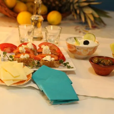 Δωμάτια σε οικογενειακή κατοικία Stone In The Center Of