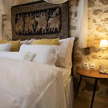 Homestay Stone In The Center Of *