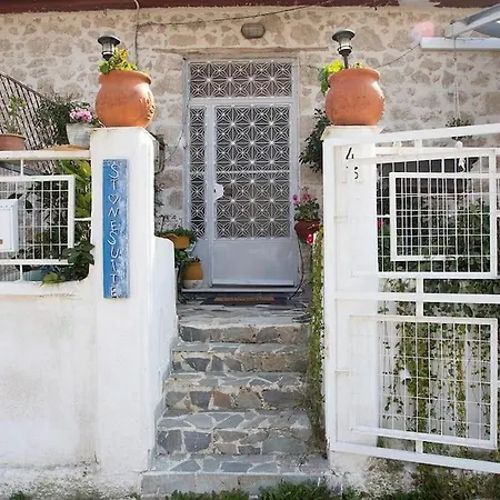 Stone In The Center Of منزل للإقامة Corinth