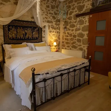Stone In The Center Of Homestay