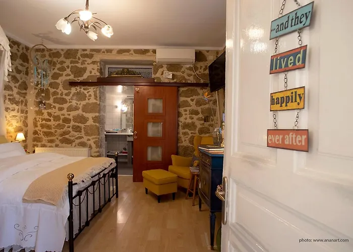 Δωμάτια σε οικογενειακή κατοικία Stone In The Center Of Corinth