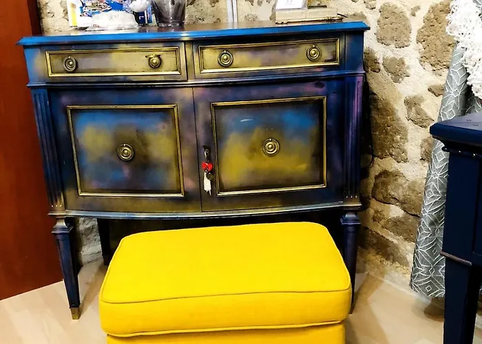 Проживание в семье Stone In The Center Of *